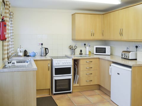 Well-appointed kitchen | The Gatehouse, Aberffraw, Anglesey