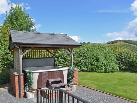 Hot tub | Mill Farm Holiday Cottages - Red Kite Cottage, Heyope, nr. Knighton