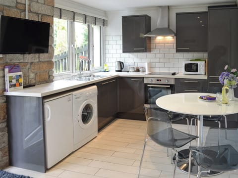 Kitchen with dining area | Gracelands - Happys and Gracelands, Lelant, near St Ives