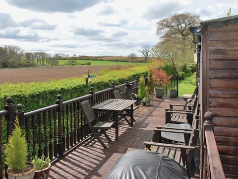 Sitting-out-area | High Moor Cottage, Brampton, nr Appleby
