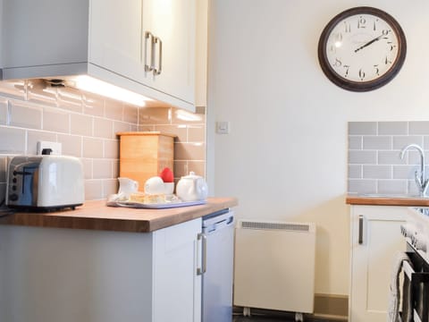 Delightful kitchen | St Cadoc Cottage, Harlyn Bay, near Padstow