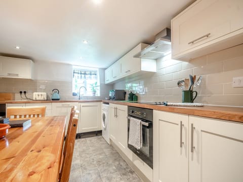 Kitchen/diner | Billow Farm Annexe, Breadstone, Vale of Berkeley