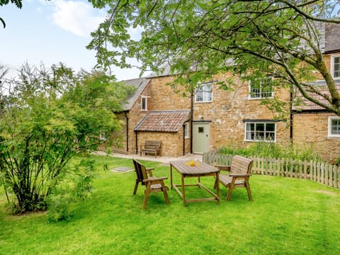 Garden | Billow Farm Annexe, Breadstone, Vale of Berkeley