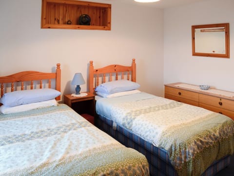 Cosy twin bedded room | Watermill Cottages - Watermill Cottages, John O’ Groats