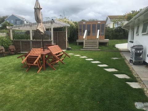 Garden with hot tub | Moonraker, Port Isaac, near Wadebridge
