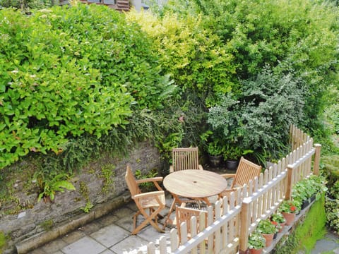 Sitting-out-area | Watersmeet, Looe