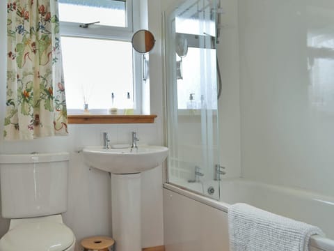 Bathroom with shower over bath | Riverview Cottage, Acharacle