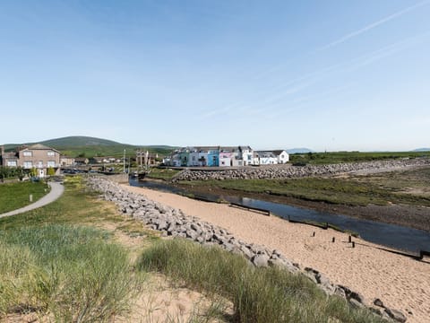 Award-winning sandy beach | Lazy Cottage, Haverigg, near Millom