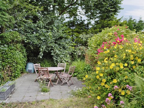 Secluded patio with garden furniture | Ostlers, Boscastle