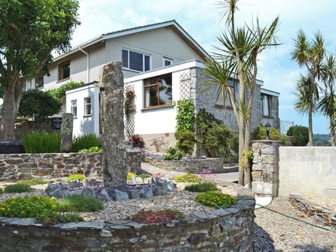 Wonderful ground floor apartment | Polhaun Holiday Apartments, Mevagissey, near St Austell