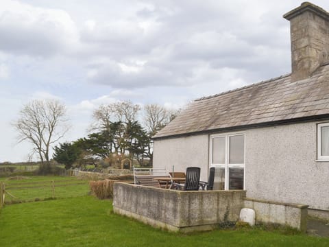 Attractive single storey holiday home | The Cottage Gallt y Balch, Bodorgan