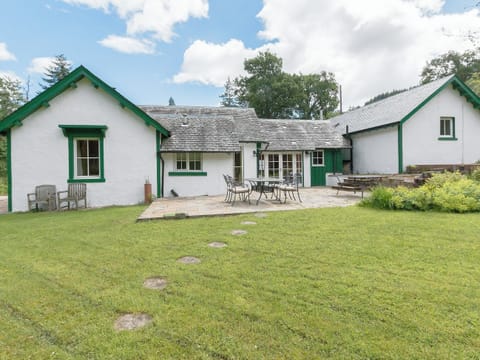 Delightful holiday home | Grace&rsquo;s Cottage - Invertrossachs Estate Cottages, Invertrossachs, near Callander