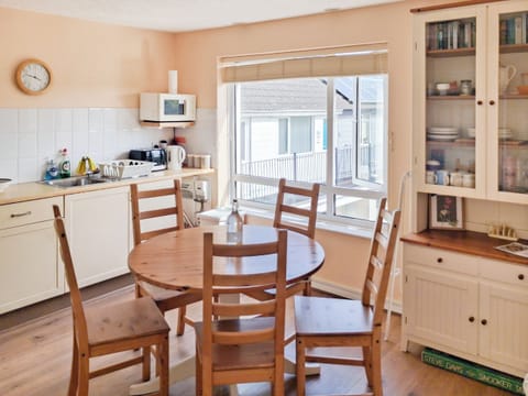 Dining Area | Brightlands Apartment, Bude