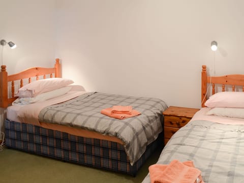 Comfortable twin bedded room | Watermill Cottages - Watermill Cottages, John O’ Groats