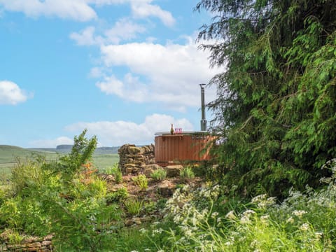 Hot tub | Cobweb Cottage - Soppit Farm Cottages, Elsdon