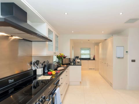 Spacious and sociable kitchen | The Lodge, North Duffield, near York