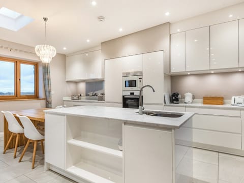 Kitchen | Primrose Cottage - Anglesey Seaviews, Penrhos Feilw, near Trearddur Bay
