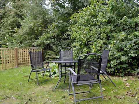 Sitting-out-area | Paget - Trescobel Cottages, St Kew, near Port Isaac
