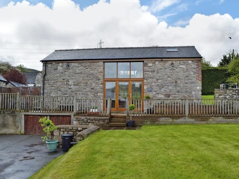 Lovely detached barn conversion | Little Barn, Govilon, near Abergavenny