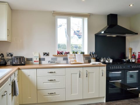Fantastic kitchen | Little Grans Cottage, Ickornshaw, near Cowling