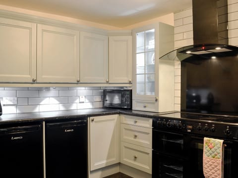 Well presented kitchen | Raglan Cottage, Ardentinny, near Dunoon