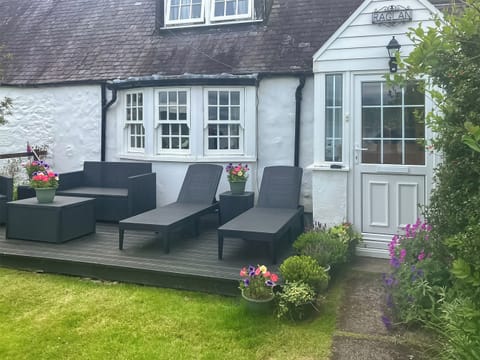 Delightful holiday home | Raglan Cottage, Ardentinny, near Dunoon