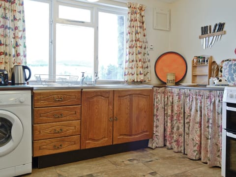 Well-equipped kitchen | Tigh na’ Caoiraich, Invergarry, Tomdoun