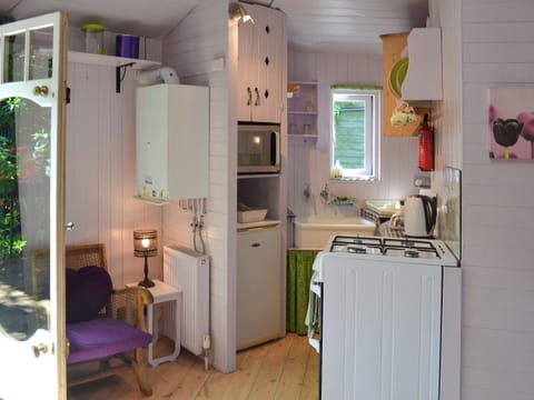 Well-equipped kitchen | Beach Retreat - Treloyhan, St Ives