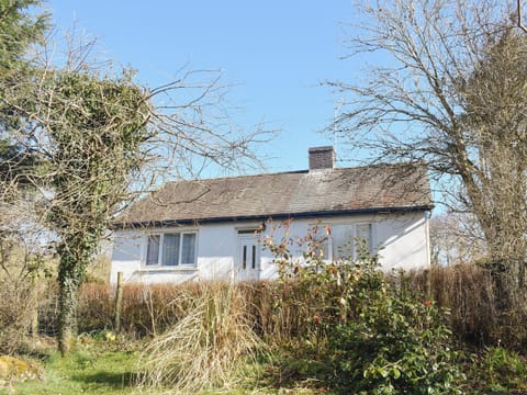 Well-maintained holiday bungalow | Tynlone Villa, Swyddffynnon, near Devils Bridge