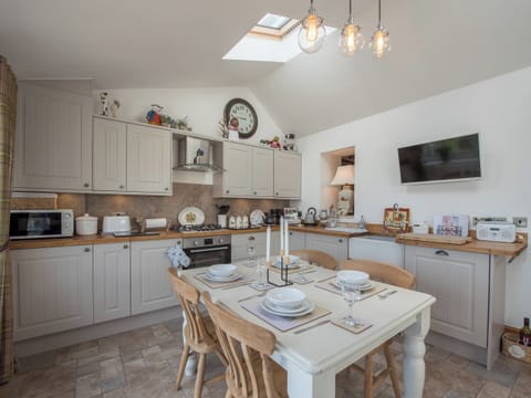 Kitchen/diner | Harpers Cottage - , Fence, near Burnley
