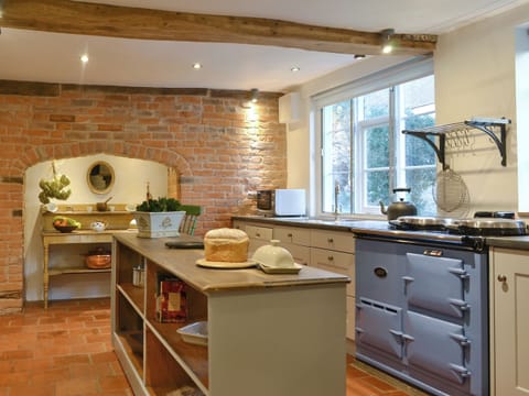 Traditional farmhouse kitchen | Friary Cottage, Ludlow