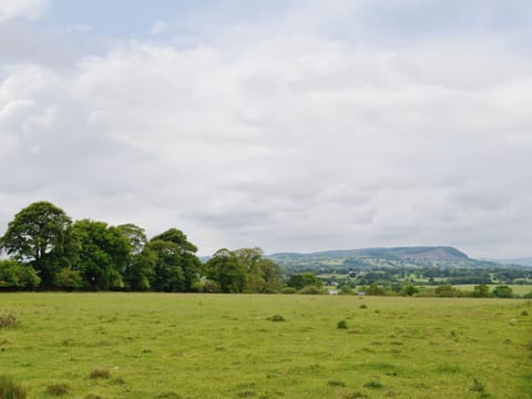 Magnificent rural views | 5 The Granary, Pendleton, near Clitheroe
