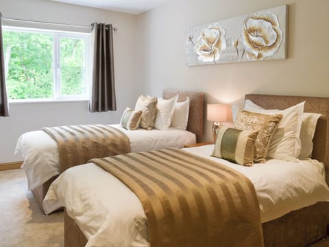 Spacious twin bedroom | Florina - Horselake Farm Cottages, Cheriton Bishop