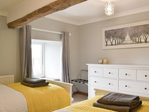 Good sized twin bedroom | Townend Cottage, Soulby, near Kirkby Stephen