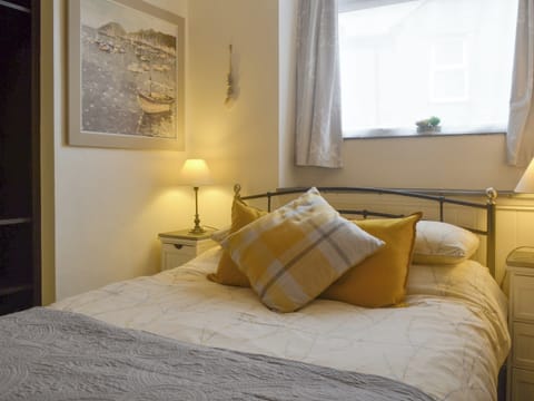 Cosy double bedroom  | The Snug - Ty Copr, Pen-y-Sarn, near Amlwch