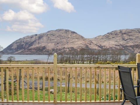 Spectacular loch and mountain views | Invernoe Cottage, Taynuilt, near Oban