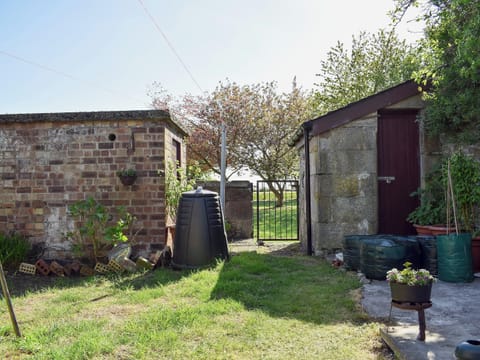 Shared lawned garden | Sandhaven, Culross, near Dunfermline