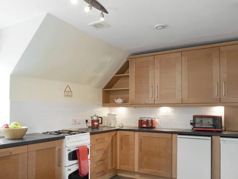 Well-equipped fitted kitchen | Sandhaven, Culross, near Dunfermline