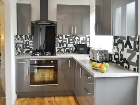 Well-equipped fitted kitchen | The Shieling, Keswick