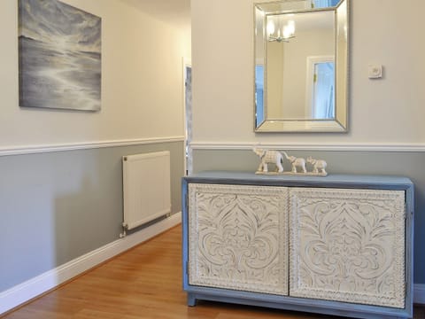 Attractively decorated hallway | Powderhall Brae, Edinburgh