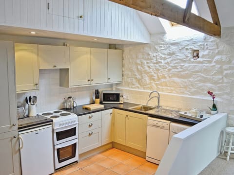 Kitchen | The Long Barn - Gwedna Barns, Godolphin Cross, Helston