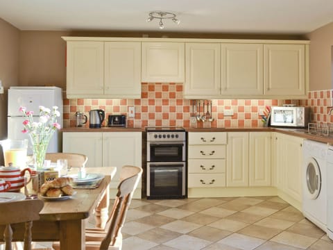 Kitchen/diner | Cefnllaethdre - The Stables, Glynarthen, nr. Cardigan