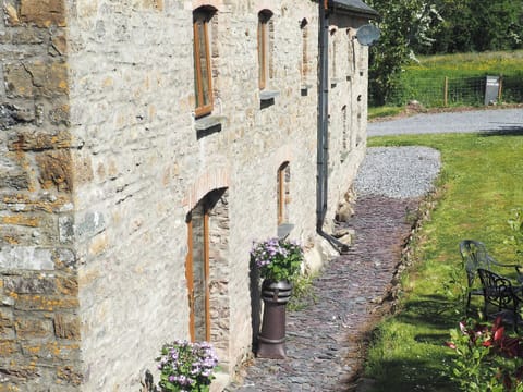 Appealing holiday home | Mill Cottage - Pendegy Mill, Llanybri, near Carmarthen