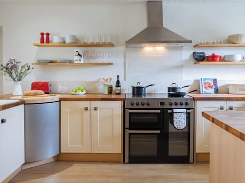 Immaculately presented kitchen | High Ranachan, Campbeltown