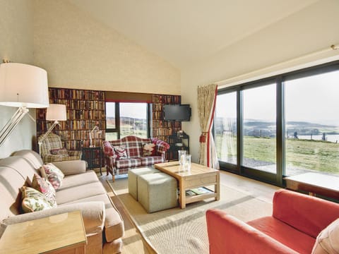 Spacious living area with panoramic views | Lairg Estate - Phil’s House - Lairg Estate , Lairg