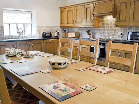 Kitchen/diner | Gadlas, Bontnewydd, nr. Caernarfon