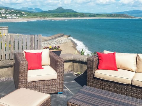 Sitting out area with stunning sea views | Wendon, Criccieth, near Porthmadog
