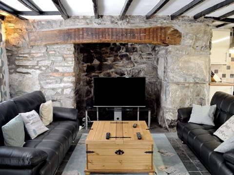 Cosy living room/ kitchen, beamed ceiling | Pendref, Trawsfynydd, near Blaenau Ffestiniog