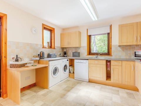 Kitchen/diner | Glen View of Enrick House, Balnain near Drumnadrochit