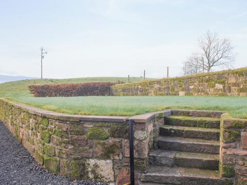 Raised lawned garden area | Liftingstane Cottage - Liftingstane, Closeburn, near Thornhill